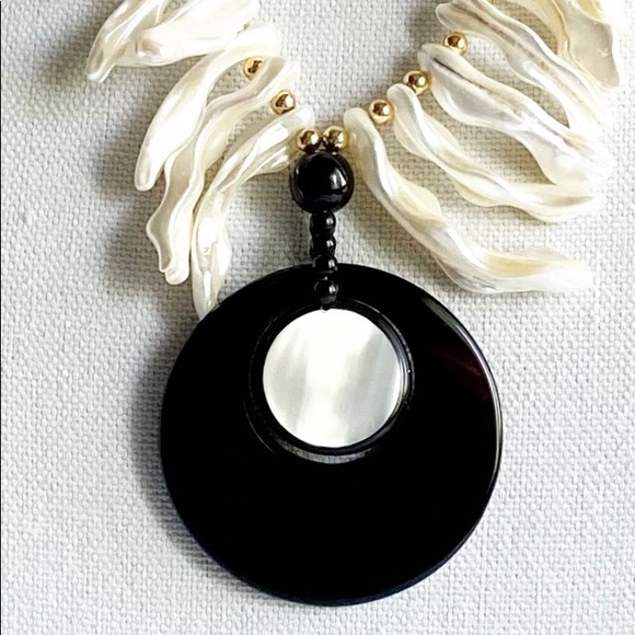 Mother Of Pearl & Shell Vintage Necklace - Picture 3 of 11